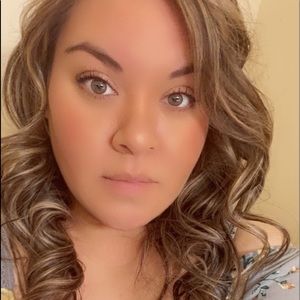 Meet your Posher, Ana